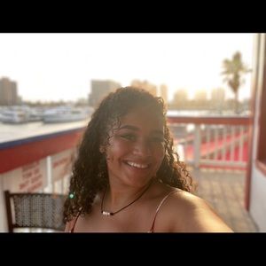 Meet your Posher, Elizabeth